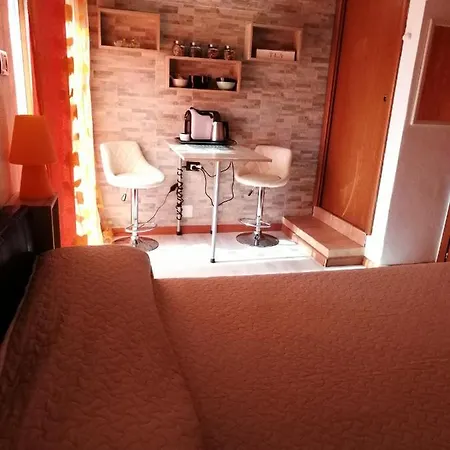 阿尔盖罗共和住宿加早餐酒店 3*